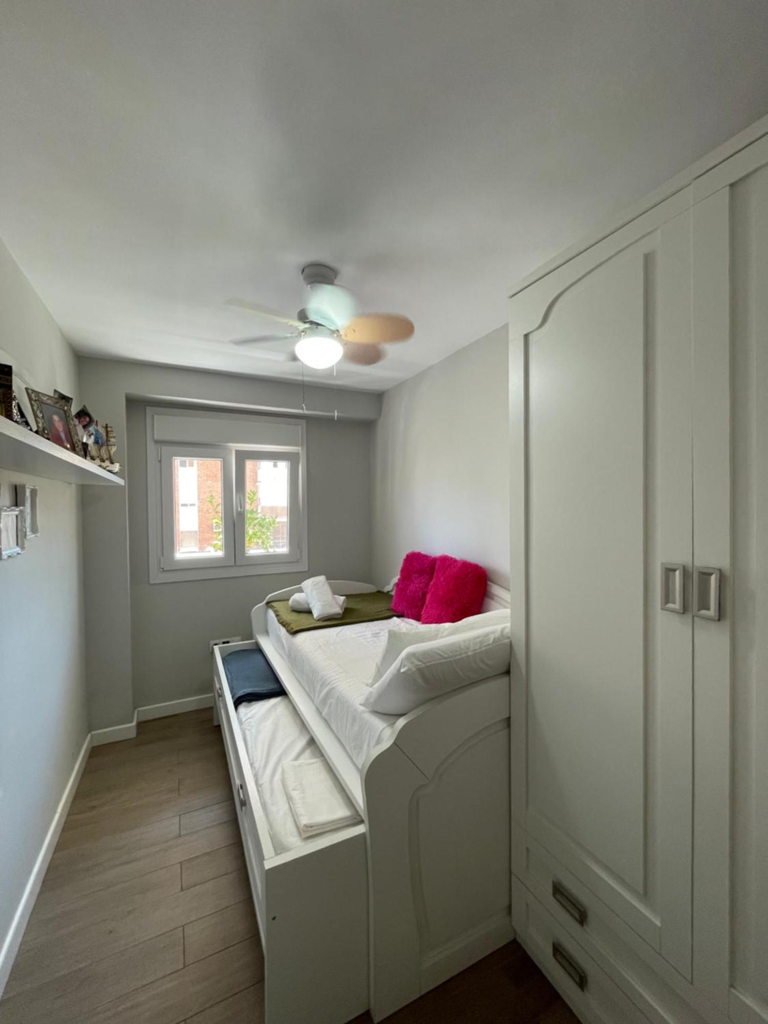 Cozy Room In Stylish Flat Just Steps From The Beach Cadiz Room photo